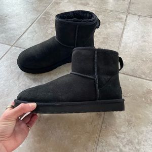 UGG classic mini II black booties